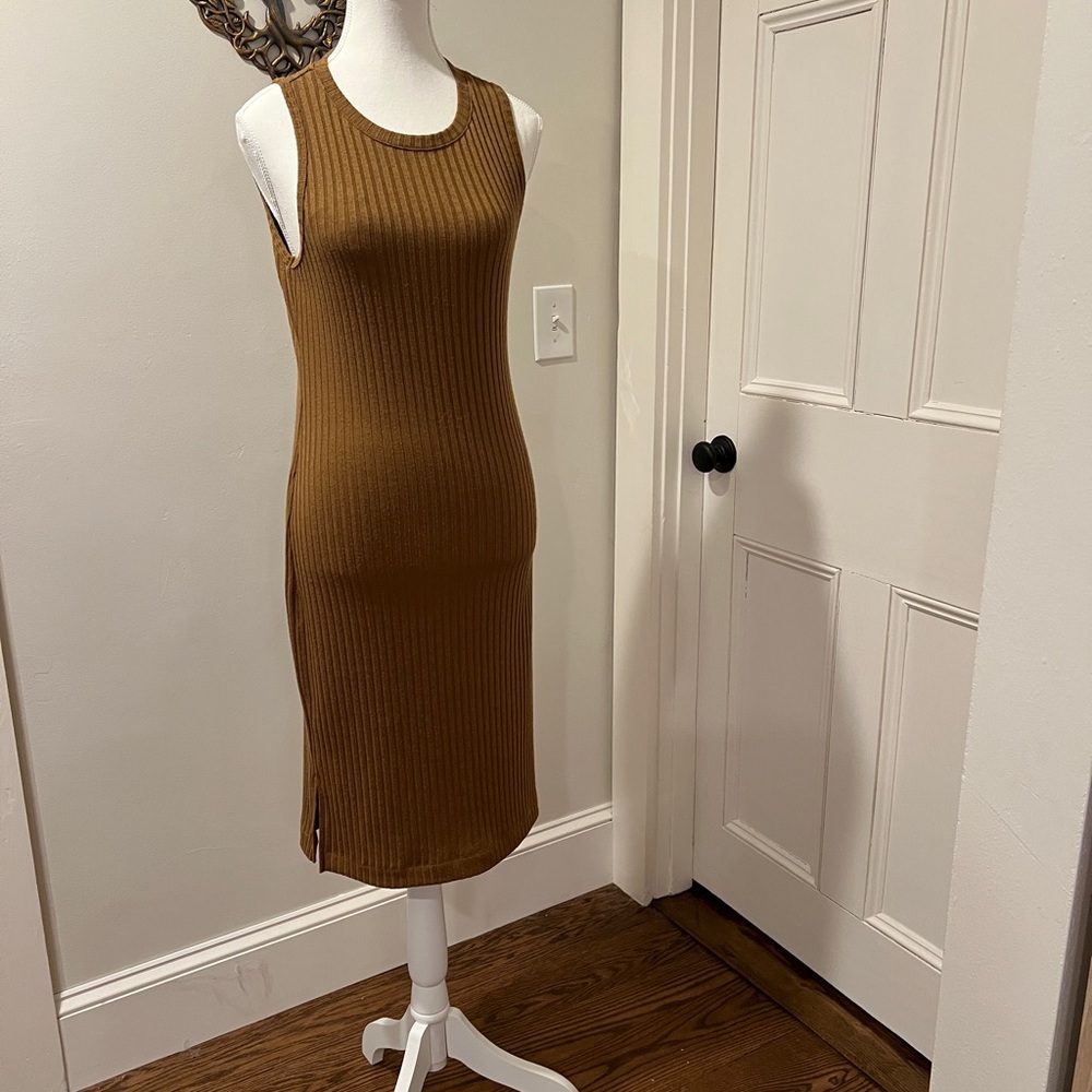 Sleeveless Brown Ribbed Dress